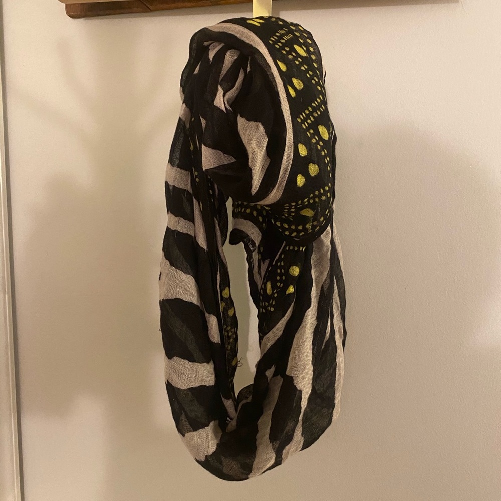 Francesca’s Ladies retro vintage linen huge scarf